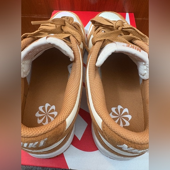 NIKE Women’s Dunk Low - Picture 8 of 9